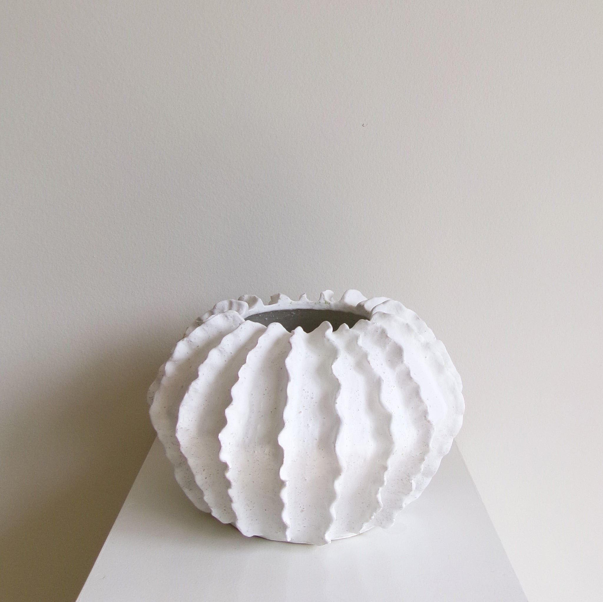 RUFFLE VASE