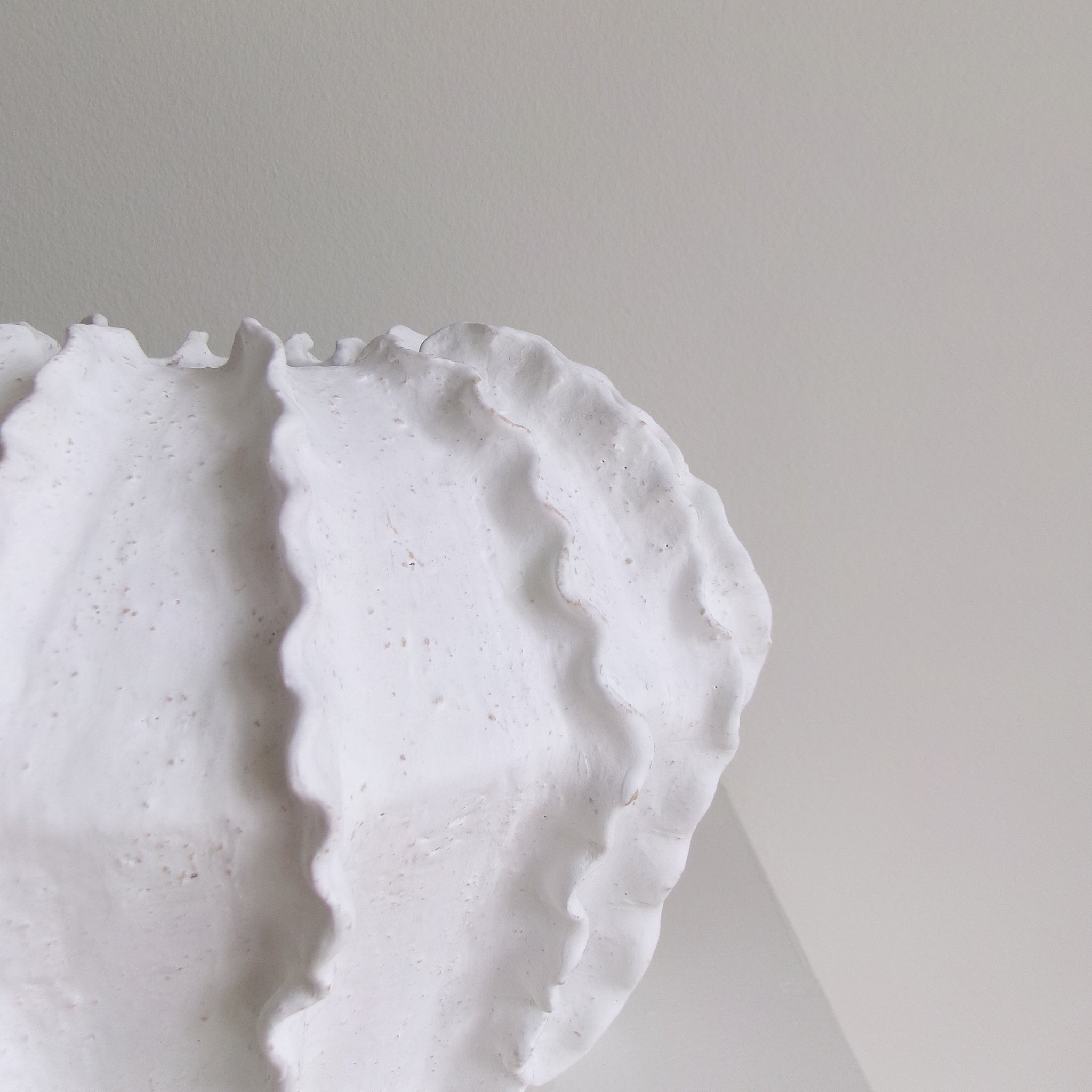 RUFFLE VASE