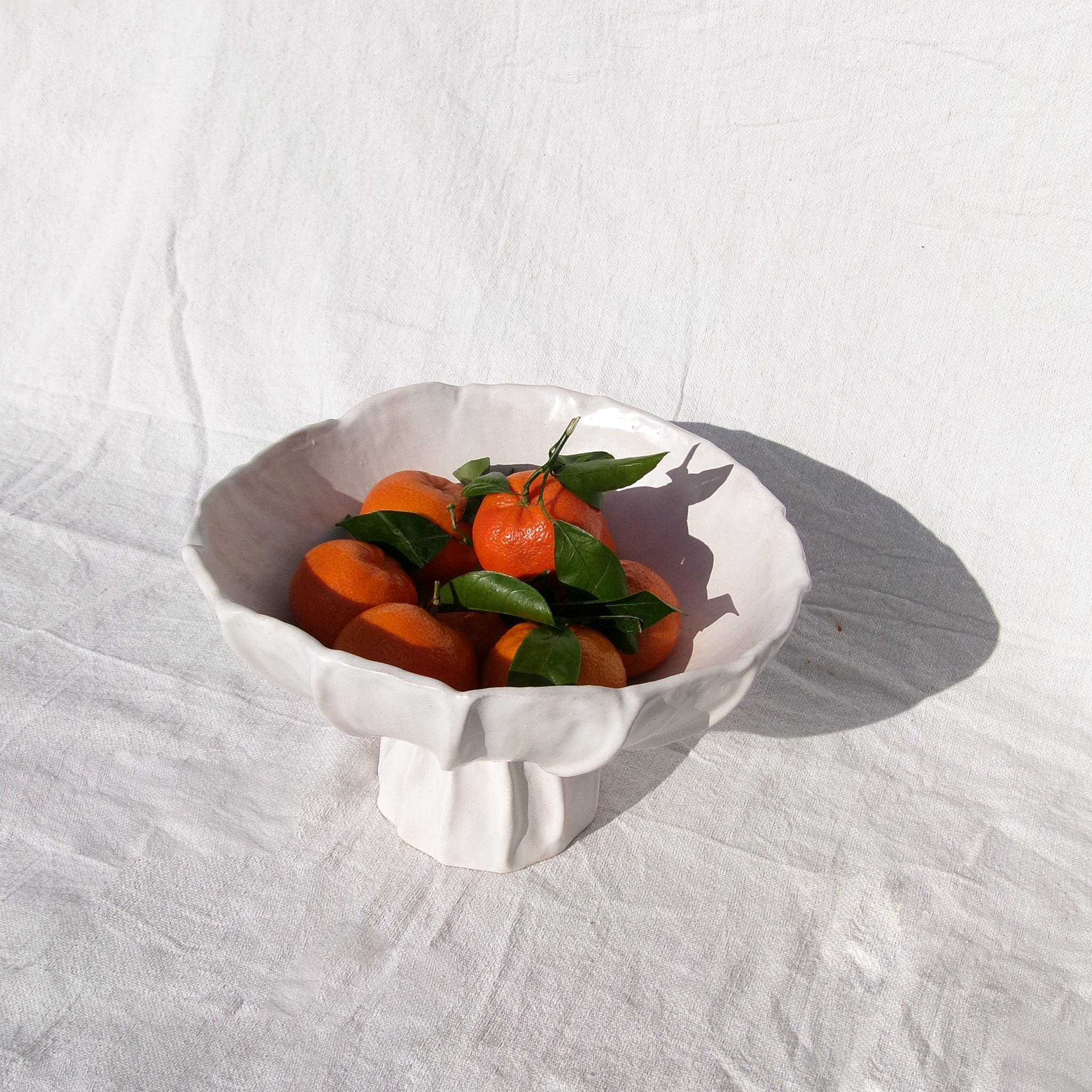 WHITE RUFFLE BOWL