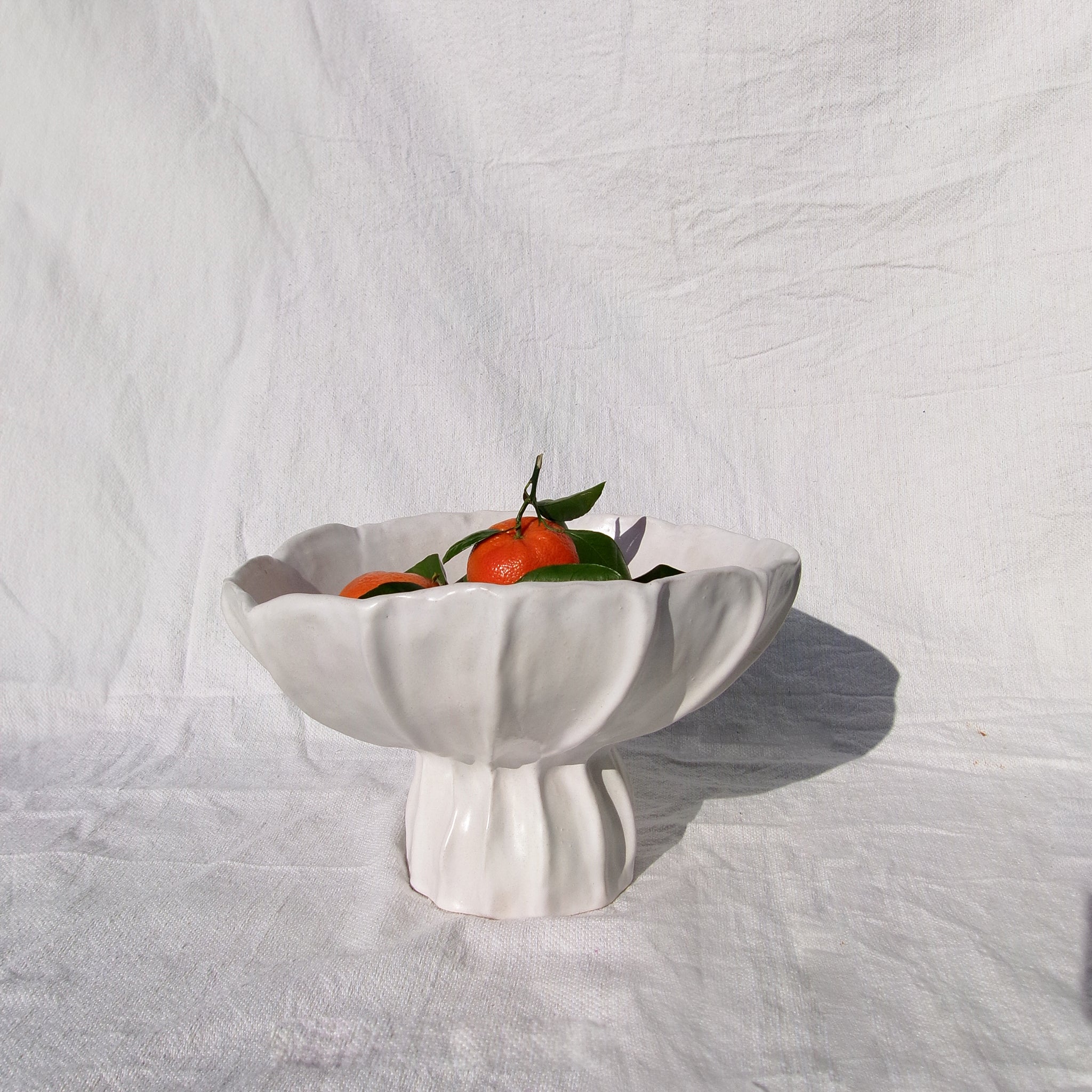 WHITE RUFFLE BOWL