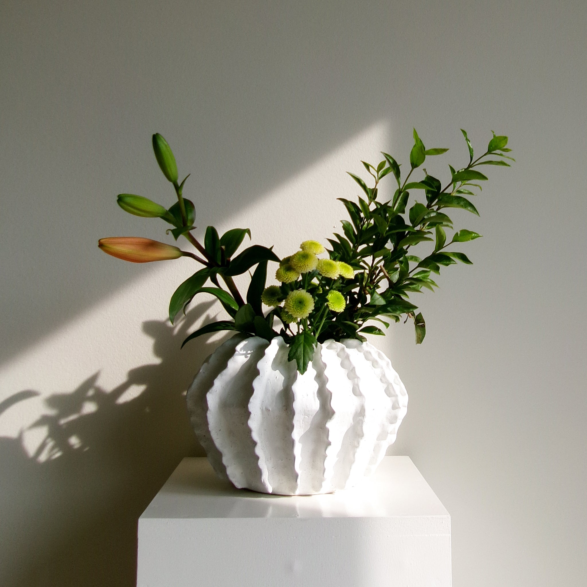RUFFLE VASE