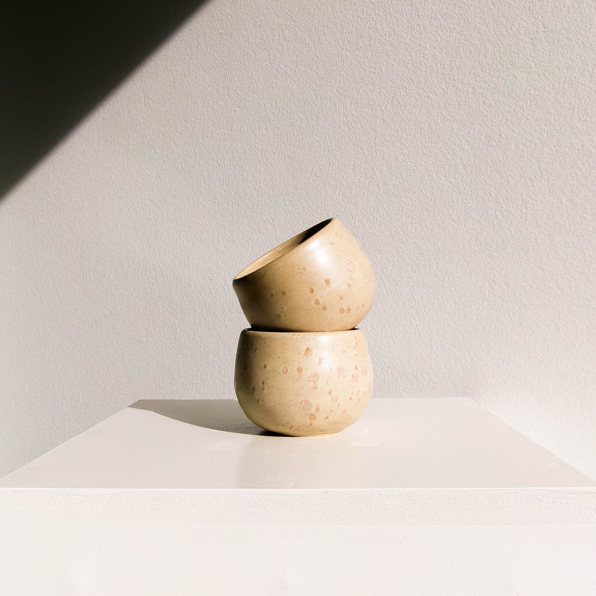SANDY FRECKLE MUG