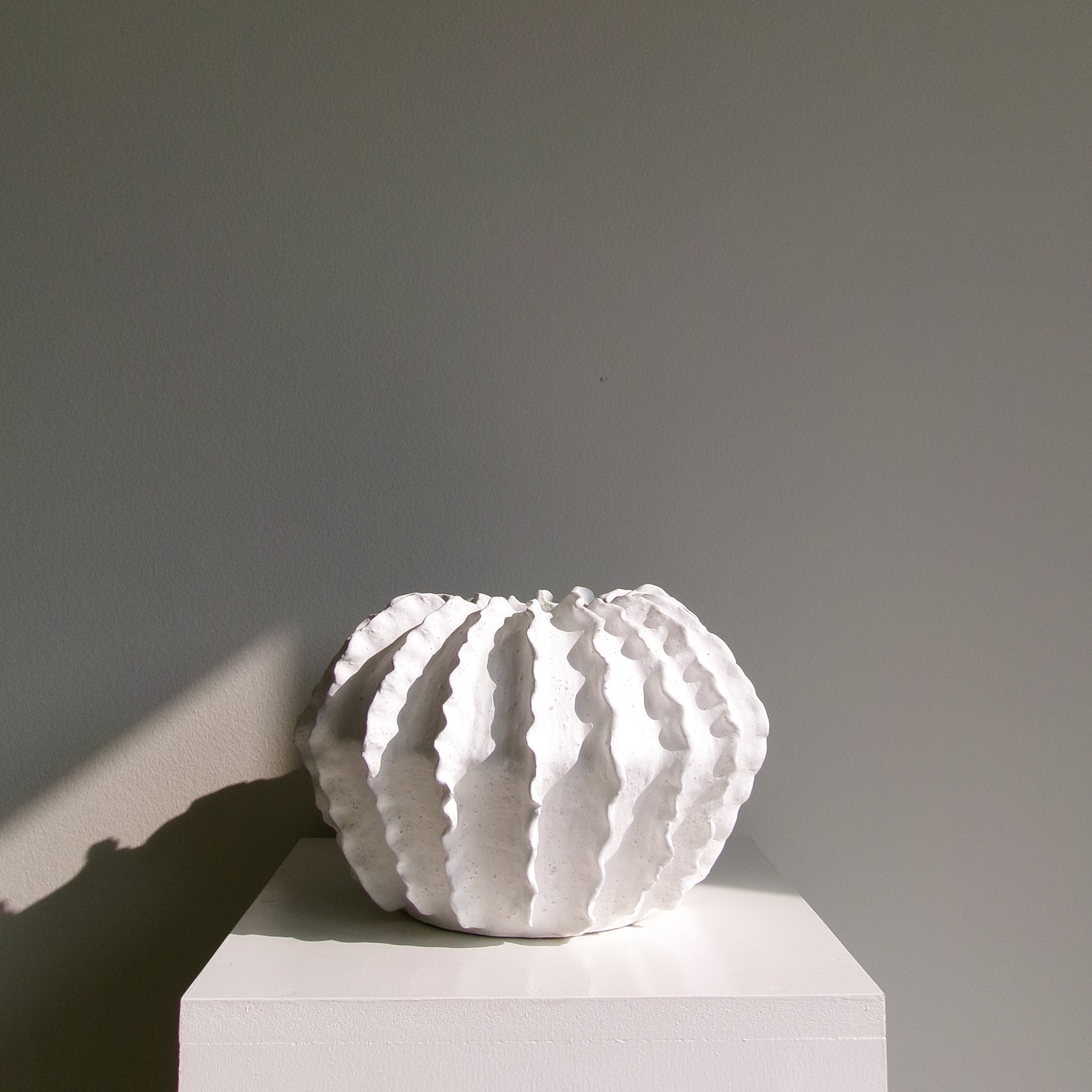 RUFFLE VASE